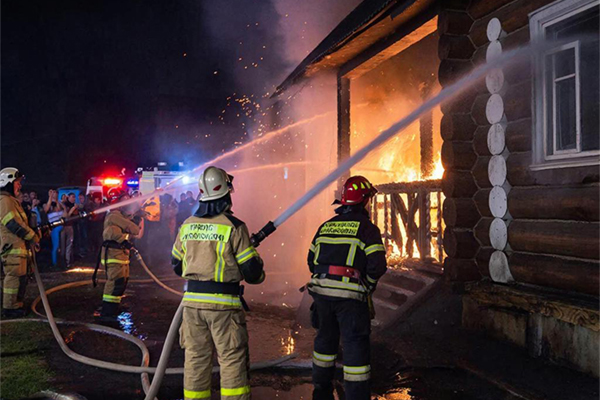 Тушение пожара компактными струями воды