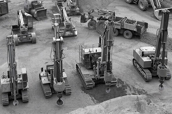 Техника для укладки труб теплотрассы методом ГНБ