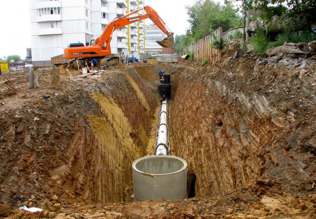 Процесс монтажа дренажной канализации